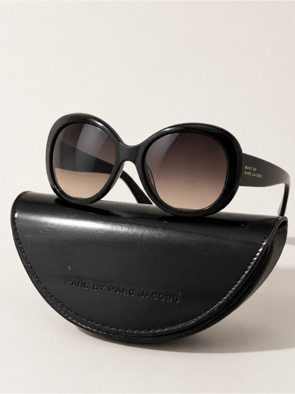Marc Jacobs Oval Oversized Butterfly Sunglasses Black Gradient Lense 0807LF CASE